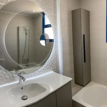 Beautiful 2bedroom With The Pool 아파트 파포스